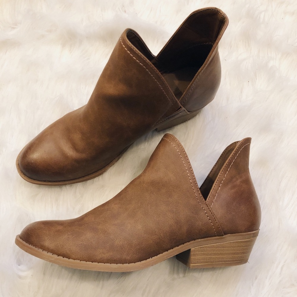 Camel booties
